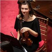 Studentessa di violino al conservatorio G. Tartini a Trieste. Ha esperienza di insegnamento nelle scuole e in privato